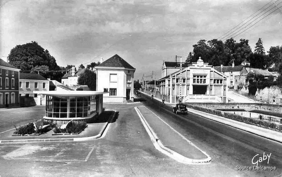 49 Doue La Fontaine La Gare.jpg